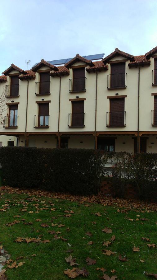 La Casa De Los Soportales Mansilla de las Mulas Buitenkant foto