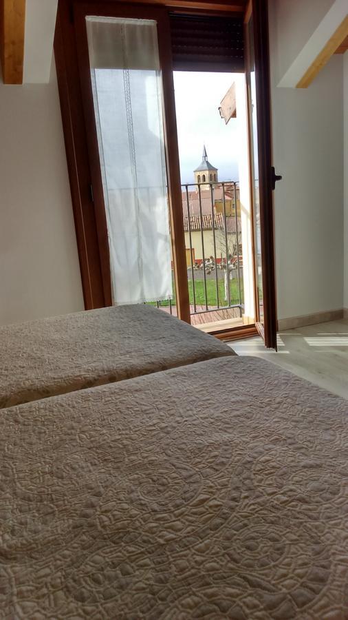 La Casa De Los Soportales Mansilla de las Mulas Buitenkant foto