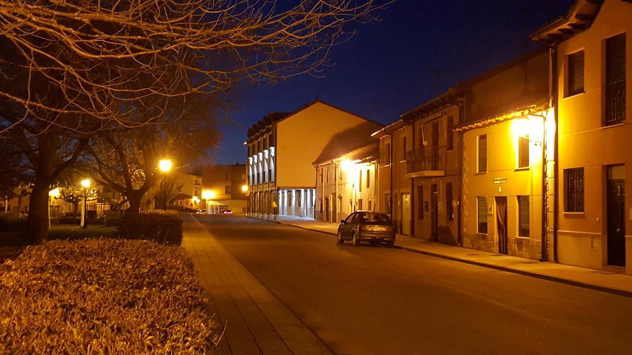 La Casa De Los Soportales Mansilla de las Mulas Buitenkant foto