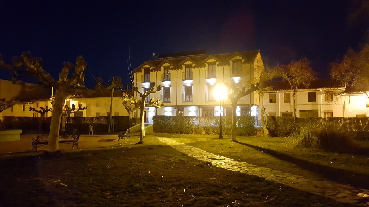 La Casa De Los Soportales Mansilla de las Mulas Buitenkant foto